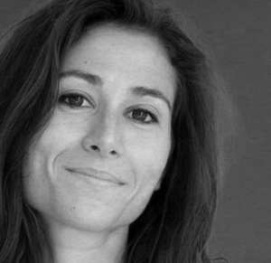 Amina Damerdji, écrivaine et chercheuse franco-algérienne, a récemment publié son deuxième roman,  Bientôt les vivants , chez les éditions Gallimard.