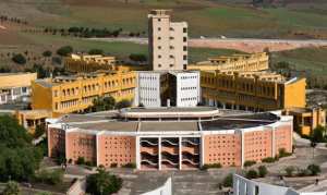 Mila : les ouvrages de la bibliothèque du défunt Dr Mohamed-Salah Mermoul remis au Centre universitaire Abdelhafid-Boussouf