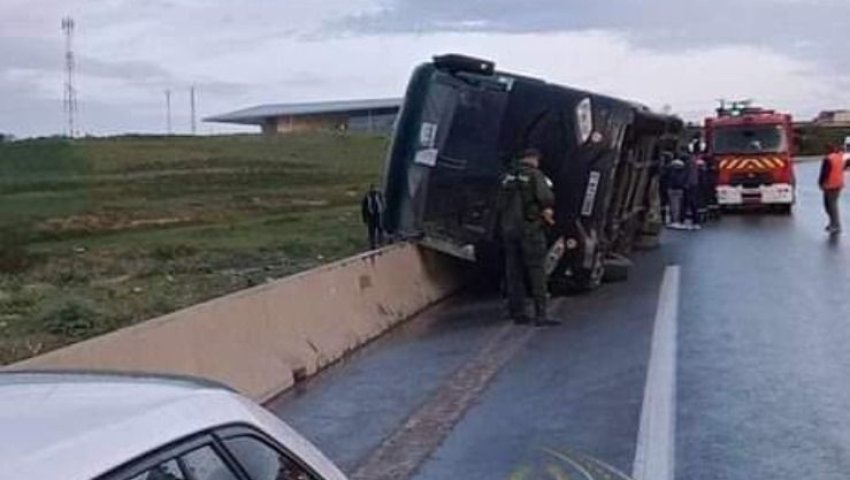 Algérie (Constantine) - Dernier bilan:  2 décès et 33 blessés dans le renversement d'un bus