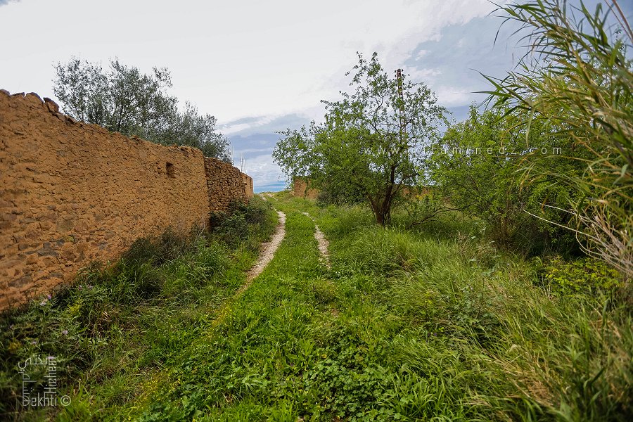 Un Voyage à El Gramet : Un Hameau Oublié au Pied du Mont Tadjera