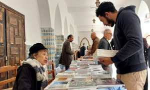 Chlef: affluence au Salon national du livre  Hassiba Ben Bouali