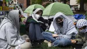 رئيس الكونغرس يدعو لسحب تأشيرات الطلاب الأجانب المشاركين بمظاهرات فلسطين