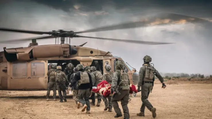 إعلام عبري: إجلاء جنود جرحى من غزة بـ5 مروحيات
