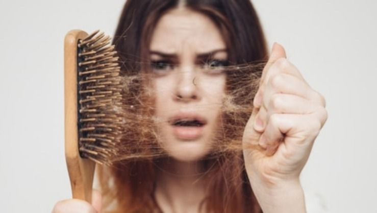 هل يسبب الكرياتين تساقط الشعر والصلع؟