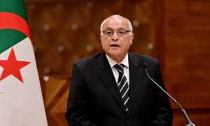 القمة العربية بالبحرين: عطاف يحل بالمنامة