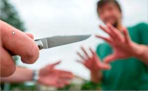 Il lui porte 7 coups de couteau pour lui voler son portable