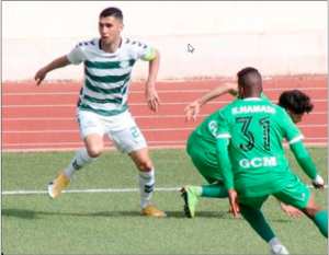 L'ES Mostaganem garde la cap, lutte féroce pour le maintien à l'Est