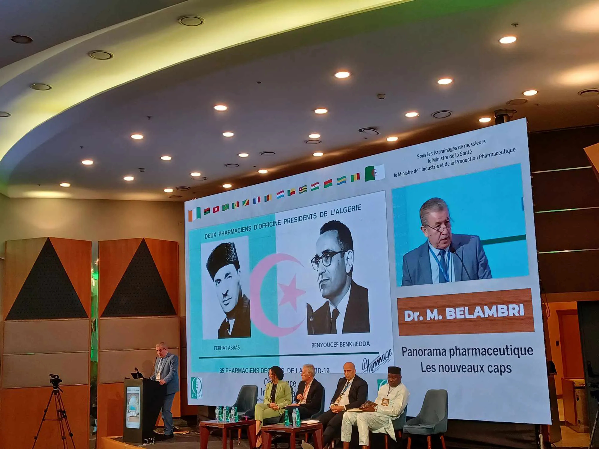 دعوة لفتح نقاش حول مهنة الصيدلة بالجزائر