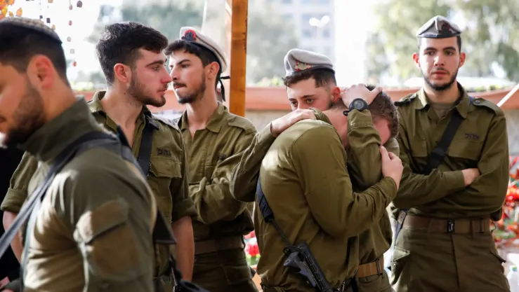 الغارديان: أهالي 900 جندي إسرائيلي بغزة يدعون الجيش لوقف هجوم رفح  