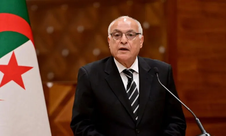 القمة العربية بالبحرين: عطاف يحل بالمنامة