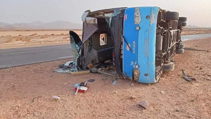 النعامة.. إصابة 21 شخصًا في حادث انقلاب حافلة