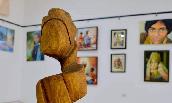 الصالون الوطني للفنون التشكيلية بتبسة: انطلاق مسابقة أحسن رسم بورتريه لشخصيات وأعلام الولاية