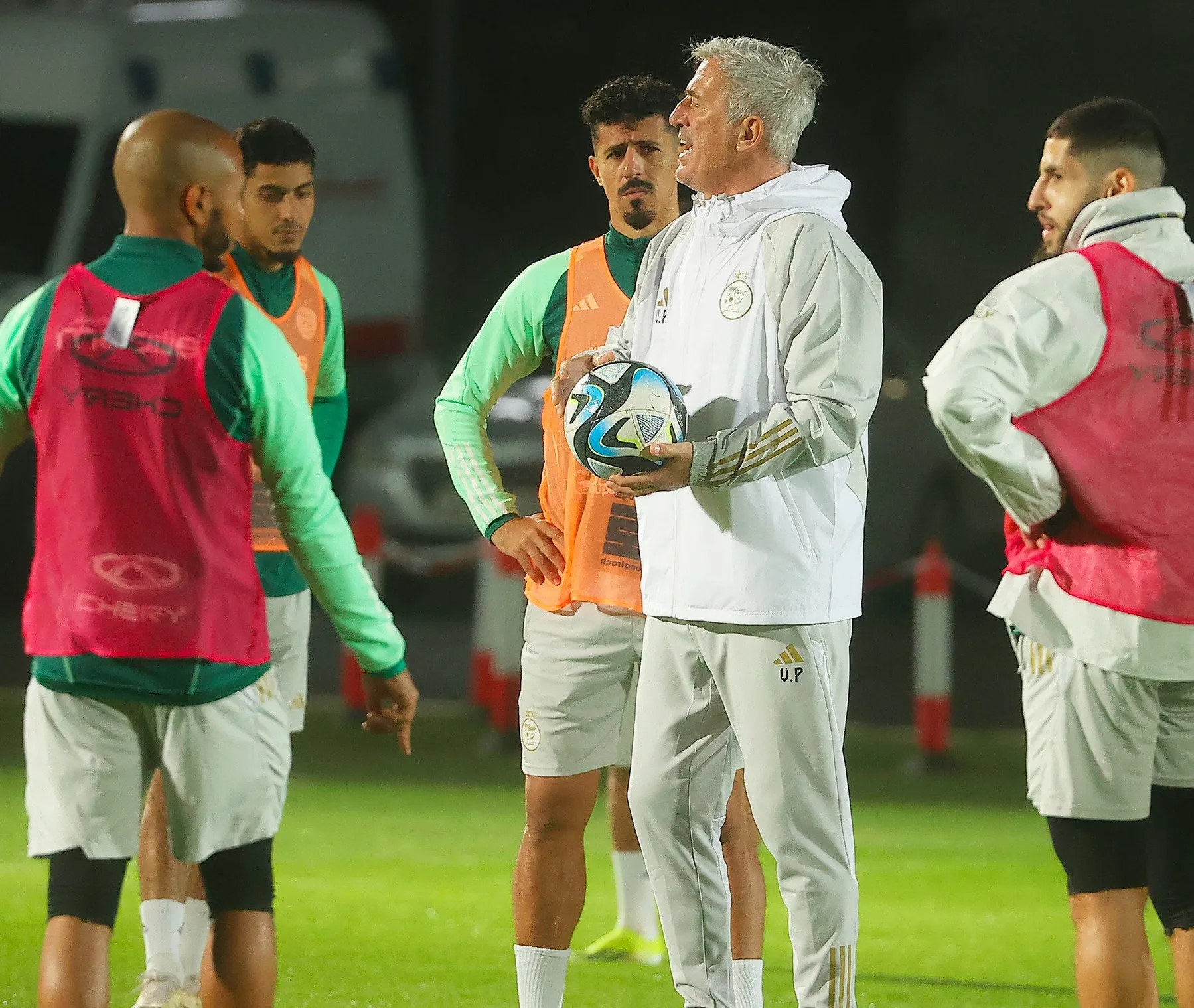 الكشف عن برنامج معسكر