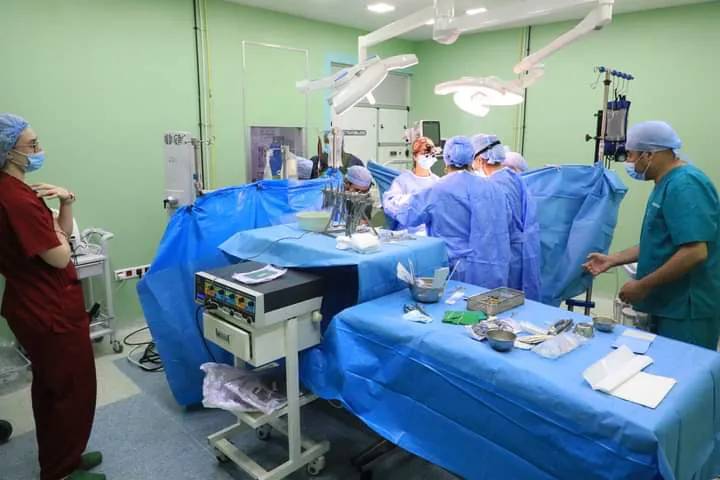 تيبازة: وفد طبي إيطالي يجري 10 عمليات مستعصية في القلب للأطفال