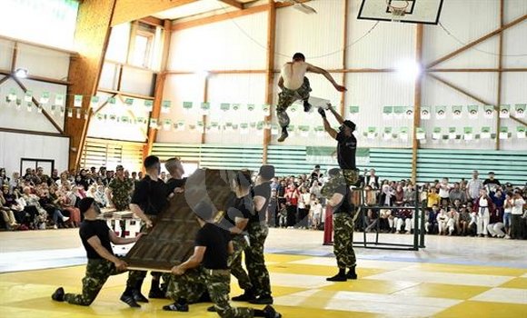 الأبواب المفتوحة على الرياضة العسكرية بقسنطينة: عدة عروض للرياضات القتالية والفردية والجماعية