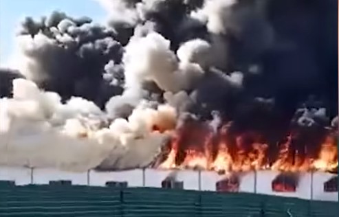 حريق مهول بمصنع ولاعات ببومرداس - الشعب أونلاين