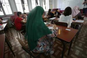 Belabed annonce une révision du programme d'enseignement secondaire