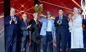 Sid Ahmed Agoumi primé lors de la première édition du Prix Afaneen El Djazaïr