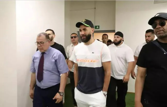 Benzema en visite à Oran