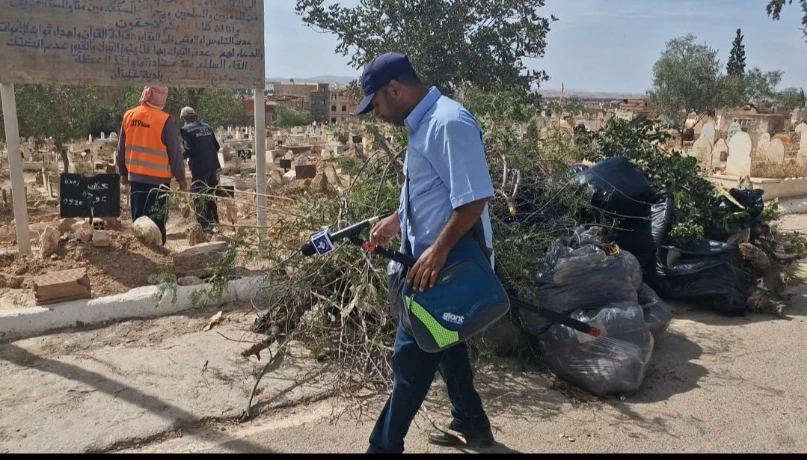 إذاعة غليزان تطلق حملة واسعة لتنظيف مقبرة سيدي عبد القادر