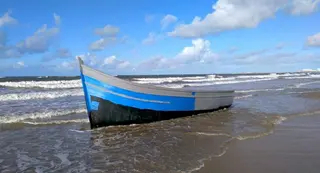 تلمسان: قتيل و 40 جريحا في حادث انحراف حافلة بتيرني ووالي الولاية يزور المصابين