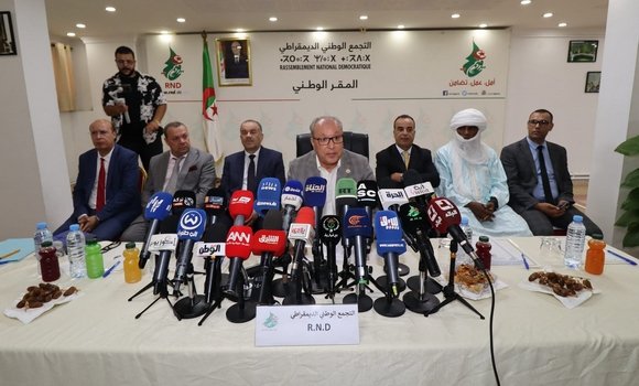 اللجنة المنبثقة عن ائتلاف أحزاب الأغلبية البرلمانية تعقد اجتماعا لها بالعاصمة