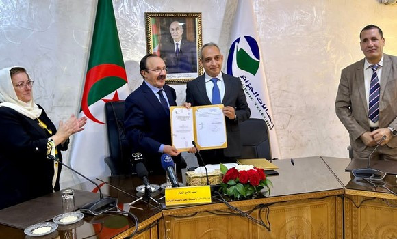 Convention entre le ministère de l'Intérieur et AT pour raccorder les écoles primaires à internet