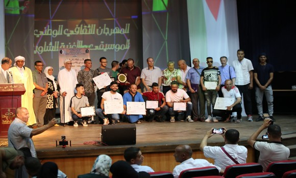 Concours du festival national de la chanson chaouie à Khenchela: le groupe 