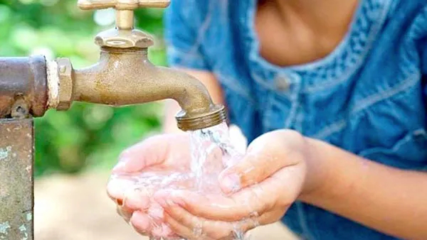 وهران: برنامج استعجالي لتوفير مياه الشرب للمصطافين