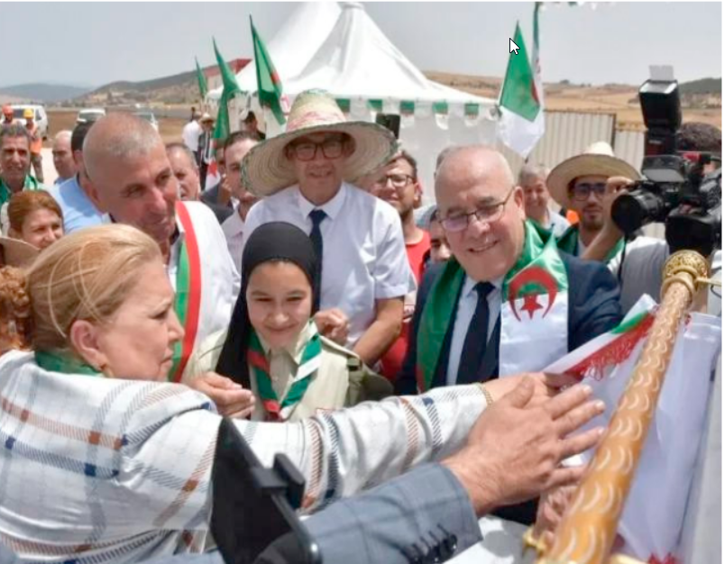 Pose de la première pierre d'un silo à céréales d'une capacité d'un million de quintaux