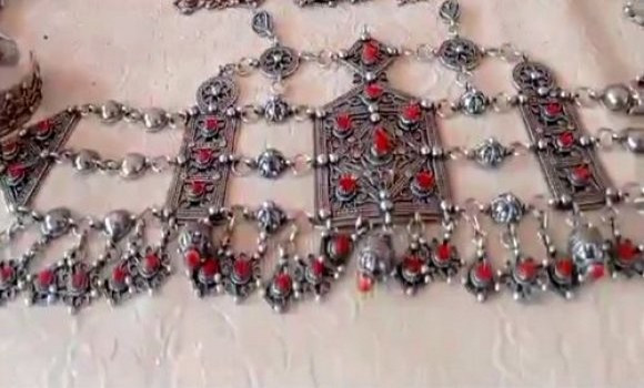 La fête du bijou d'Ath Yenni rend hommage au fabricant de galons de l'ALN