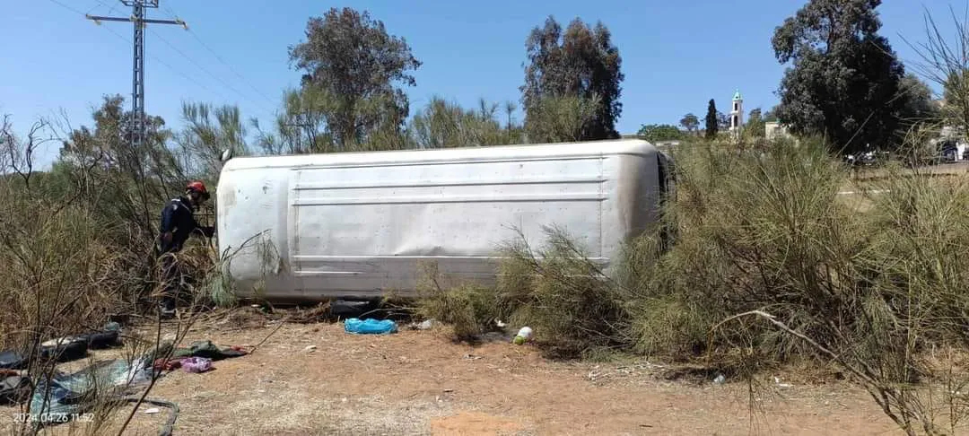 فتح تحقيق في حادث انقلاب حافلة بمستغانم