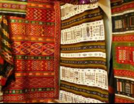 Exposition dédiée aux tapis, à la dinanderie et la poterie algériennes