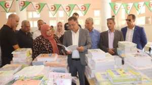 انطلاق عملية توزيع كتاب الإنجليزية للسنة الخامسة ابتدائي