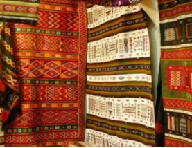 Exposition dédiée aux tapis, à la dinanderie et la poterie algériennes