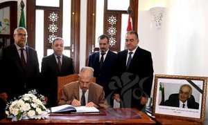 Décès de l'ancien Premier ministre libanais: Goudjil signe le registre de condoléances