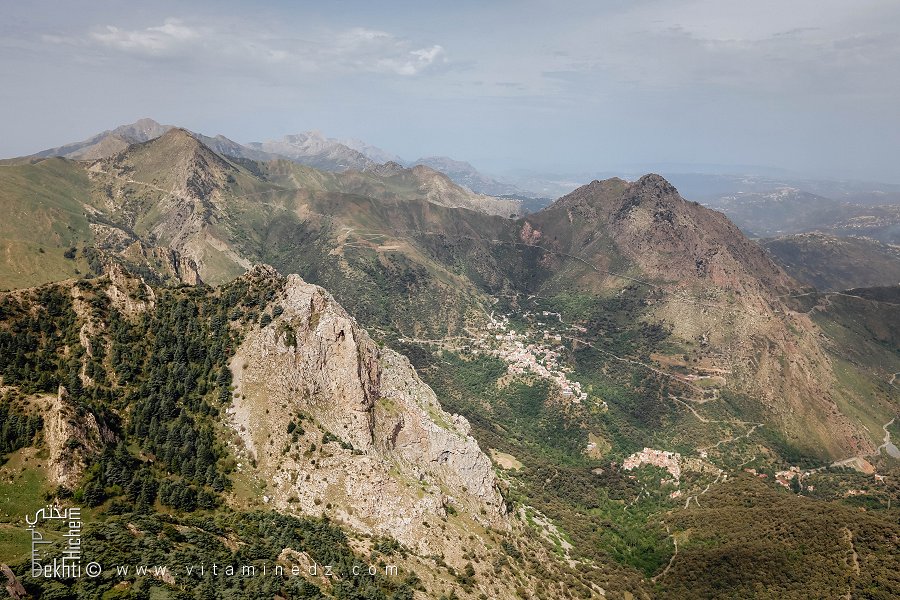 Le mont Azrou n thour est le lieu traditionnel de trois pèlerinages d'été (trois week-ends d'août)