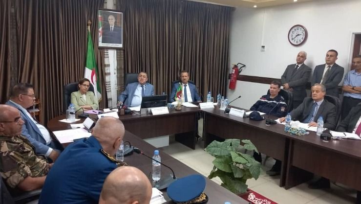 مرّاد يشرف على اجتماع حول الإجراءات المتخذة للتكفل بساكنة بشار