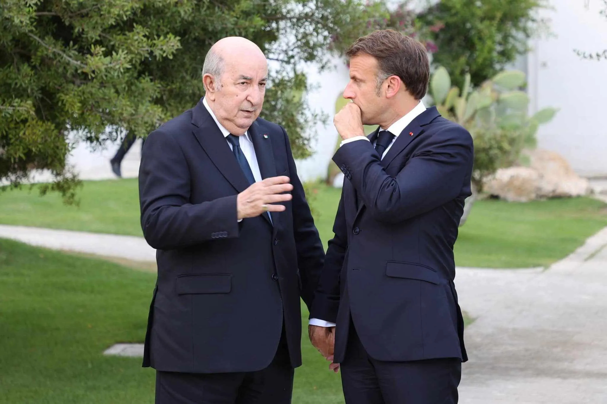 Macron courtise le président Tebboune