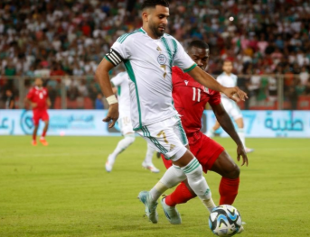 Les commentaires prennent place…