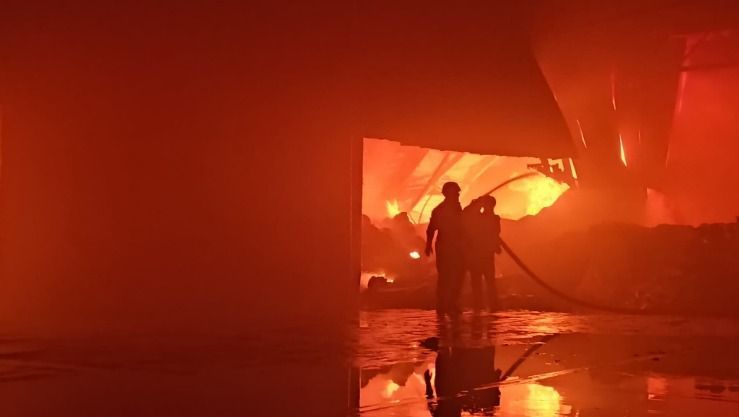 إخماد حريق مصنع ببومرداس.. دون تسجيل خسائر بشرية