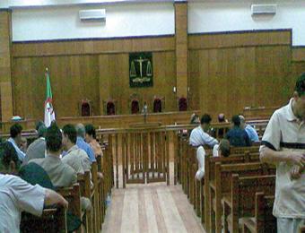 3 سنوات سجنا لمروج النقود المزورة بمستغانم                                    كان يقوم ببيعها مقابل أوراق صحيحة