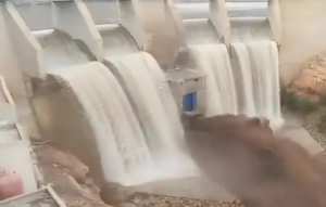 معسكر: تسريح فائض مياه سد وادي التحت (فيديو)