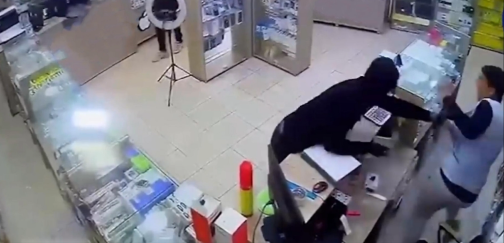 القبض على منفذي عملية السطو على محل تجاري بتندوف - الشعب أونلاين