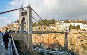 Les habitants retiennent leur souffle…