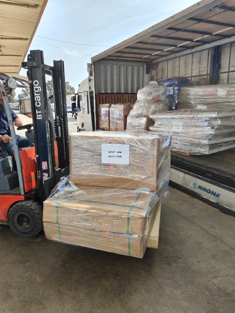 ارسال مزيد من اللقاحات والتجهيزات الطبية إلى تمنراست وإن قزام - الشعب أونلاين