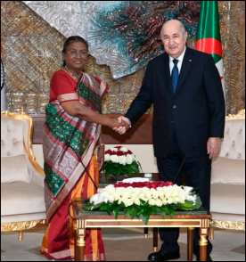 En effet, un mémorandum d'entente pour la coopération a été signé par le Conseil du renouveau économique algérien (CREA), et l'Union des Chambres de commerce et d'industrie de l'Inde, indique le communiqué final du Forum, en attendant la prochaine session de la Commission mixte de coopération bilatérale. Des interventions ont porté sur le climat d'investissement dans les deux pays et les moyens d'exploiter l'ensemble des opportunités qu'offrent les marchés des deux pays. A cette occasion, Mme Murmu et Tayeb. Zitouni ont souligné «l'importance des relations économiques stratégiques entre les deux pays et la nécessité de travailler ensemble à leur renforcement à travers l'augmentation et la diversification des échanges commerciaux, ainsi que l'exploitation des opportunités d'investissement et de partenariat disponibles, notamment en encourageant les opérateurs écono- miques des deux pays à développer et à réaliser des projets rentables pour les deux parties». Intervenant lors des travaux, le président du CREA, Kamel Moula, a affirmé que l'Algérie et l'Inde étaient en mesure d'accomplir davantage de progrès pour le renforcement du partenariat économique et commercial, notamment à la faveur de l'évolution du climat des affaires en Algérie, appelant à explorer les opportunités d'investissement disponibles dans les deux pays. Il a souligné que les deux pays qui ont renforcé leurs relations dans des secteurs stratégiques, sont en mesure d'accomplir davantage de progrès dans le domaine commercial, avec des échanges s'élevant à 1,9 milliard dollars, en sus de leur partenariat dans des secteurs vitaux, dont l'énergie, l'agriculture et les technologies. Ont pris part à ce Forum plus de 300 opérateurs algériens et indiens représentants plusieurs secteurs dont l'énergie et les mines, la pétrochimie et les engrais, les infrastructures, les industries alimentaires, manufacturières et mécaniques, l'électricité et les chemins de fer, outre l'industrie pharmaceutique, le textile et l'agriculture, le dessalement d'eau et les technologies de l'information et de la communication (TIC). Des rencontres bilatérales (B2B) ont eu lieu entre les opérateurs économiques algériens et leurs homologues indiens qui, à leur tour, «ont exprimé leur volonté de développer la coopération bilatérale dans les différents secteurs, fondée sur la confiance mutuelle et d'intensifier les programmes d'échange de visites et les contacts entre les hommes d'affaires, tout en s'engageant à garantir la participation continue aux manifestations économiques organisées en Algérie et en Inde et à établir des relations d'affaires et des partenariats fructueux et mutuellement bénéfiques aux deux parties», selon le communiqué. Le communiqué a rappelé le contexte dans lequel intervient ce forum : à l'occasion de la visite d'Etat qu'effectue la présidente de la République de l'Inde, Mme Droupadi Murmu, en Algérie, lors de laquelle elle a rencontré le Président Tebboune, «dans le cadre de la concrétisation de la volonté des deux pays en vue de donner un nouveau départ aux relations économiques et commerciales, à travers l'adoption d'une stratégie commune visant à réunir les conditions idoines pour permettre aux opérateurs économiques algériens et indiens de tirer profit des opportunités de partenariat et des échanges commerciaux dans les domaines intéressant les deux pays». Lundi, s'exprimant lors du point de presse conjoint avec son homologue, la présidente de la République de l'Inde, Mme Droupadi Murmu, à l'issue de leurs entretiens tenus au siège de la Présidence de la République, le président de la République avait fait savoir que «nous sommes convenus de promouvoir les domaines d'investissement et les échanges commerciaux entre l'Algérie et l'Inde, de même qu'il sera procédé à la préparation de la prochaine session de la Commission mixte de coopération et de consultation politique ainsi que des rencontres d'hommes d'affaires au service des efforts de renforcement des relations bilatérales». Lakhdar A.