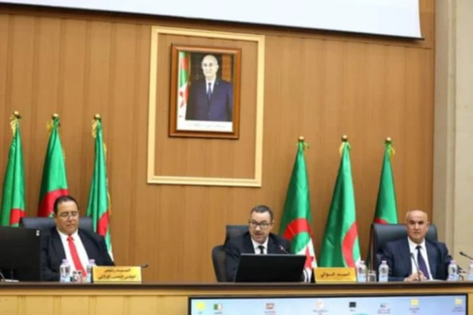 اجتماع المجلس التنفيذي لولاية وهران ...التشديد على ضرورة القضاء على النقاط السوداء للحفاظ على نظافة المحيط