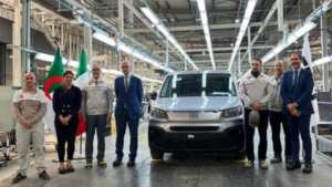 السفير الإيطالي يواكب إنتاج سيّارات  فيات  بمصنع وهران