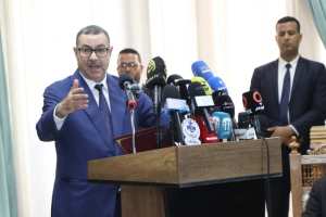 والي وهران خلال الاحتفال  ب22 أكتوبر  :  الصحفي يبقى دائما كبيرا